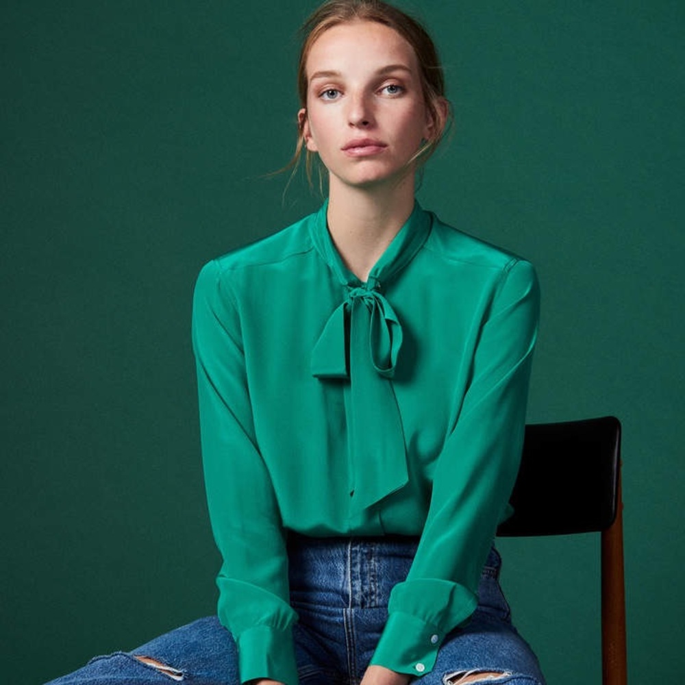 NWT Paris green Sandro Silk shirt with bow collar size 1